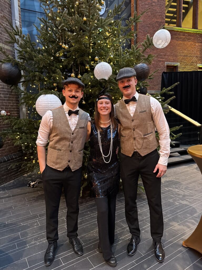 Croupiers met Great Gatsby themakleding